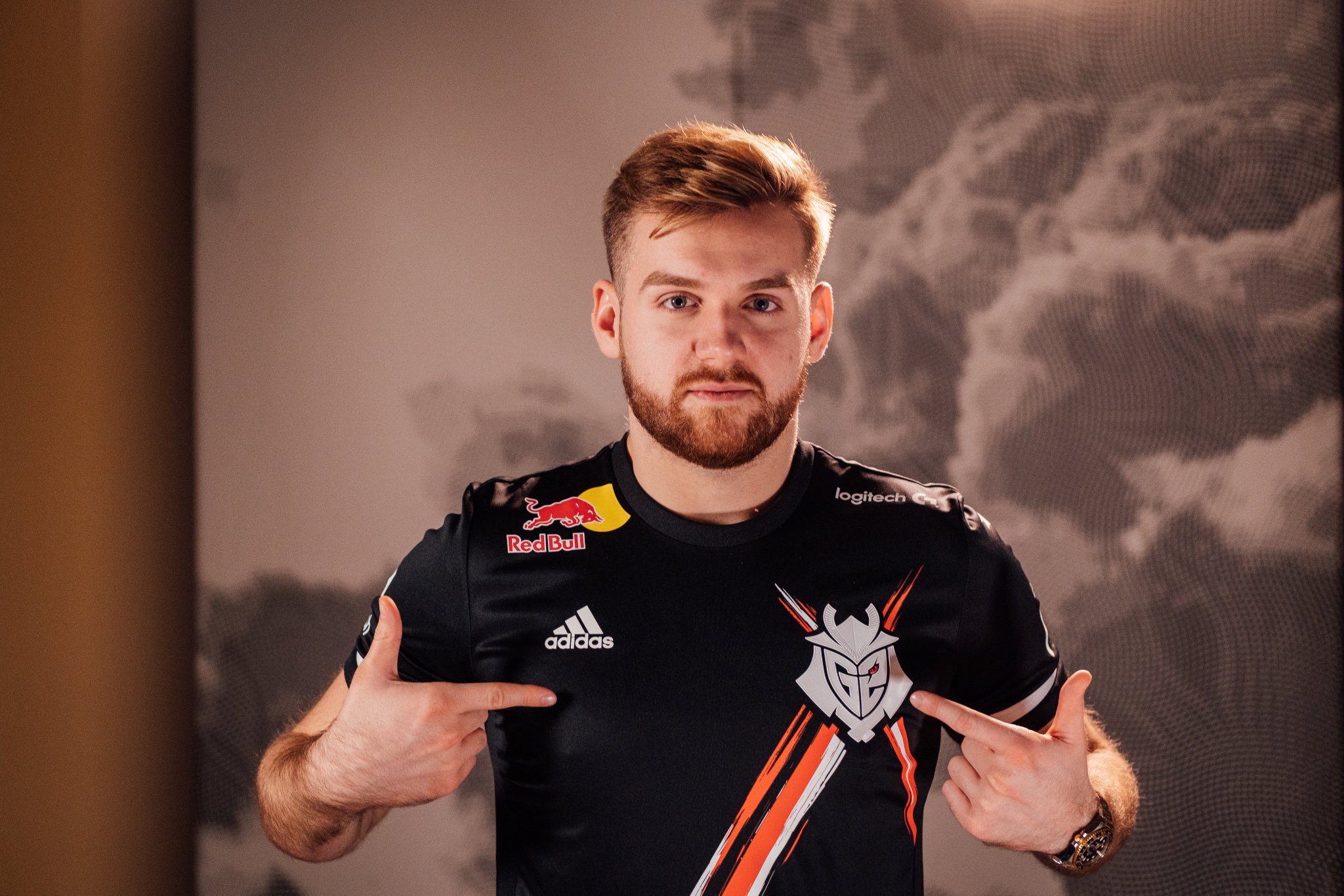 Bilibili Gaming 官方：由于个人家庭原因，教练BigWei将暂时离开比赛进行休息和调整